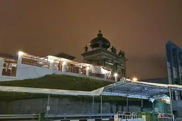 SENTIASA DIKUNJUNGI RAMAI: Masjid Haji Muhammad Salleh yang terletak di Palmer Road ini kini memerlukan bantuan bagi projek peningkatan dan naik taraf demi keselesaan semua jemaah. - Foto-foto MASJID HAJI MUHAMMAD SALLEH