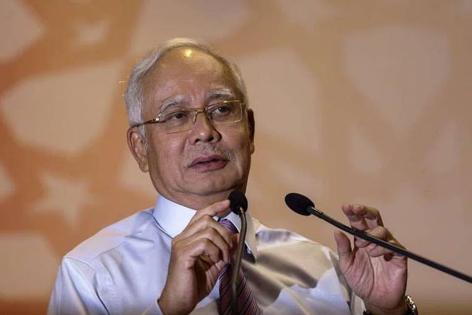 Datuk Seri Najib bersiap untuk menyampaikan ucapan dalam satu acara di Kuala Lumpur pada 14 Mac. 