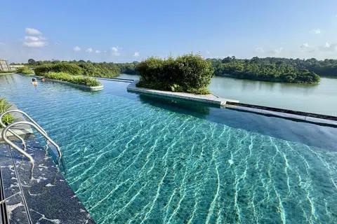 Pemandangan luas hutan simpanan dan takungan air Upper Seletar apabila bermandi-manda di kolam renang Mandai Rainforest Resort. (MUST USE)