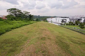 TEMPAT RIADAH BARU: Kawasan tanah lapang ini akan dijadikan taman yang diharap dapat dimanfaatkan penduduk. - Foto BH oleh TOH TING WEI