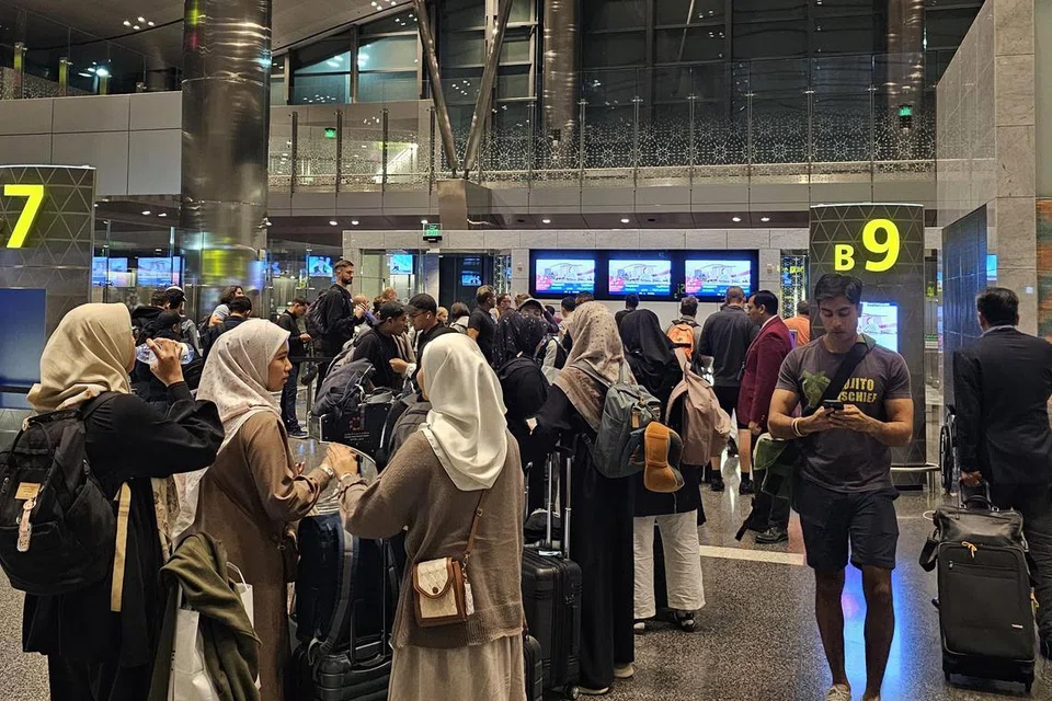 Kumpulan kedua pelajar dari Singapura berjaya mendapat penerbangan baru selepas terkandas 11 jam di Lapangan Terbang Antarabangsa Hamad di Doha.