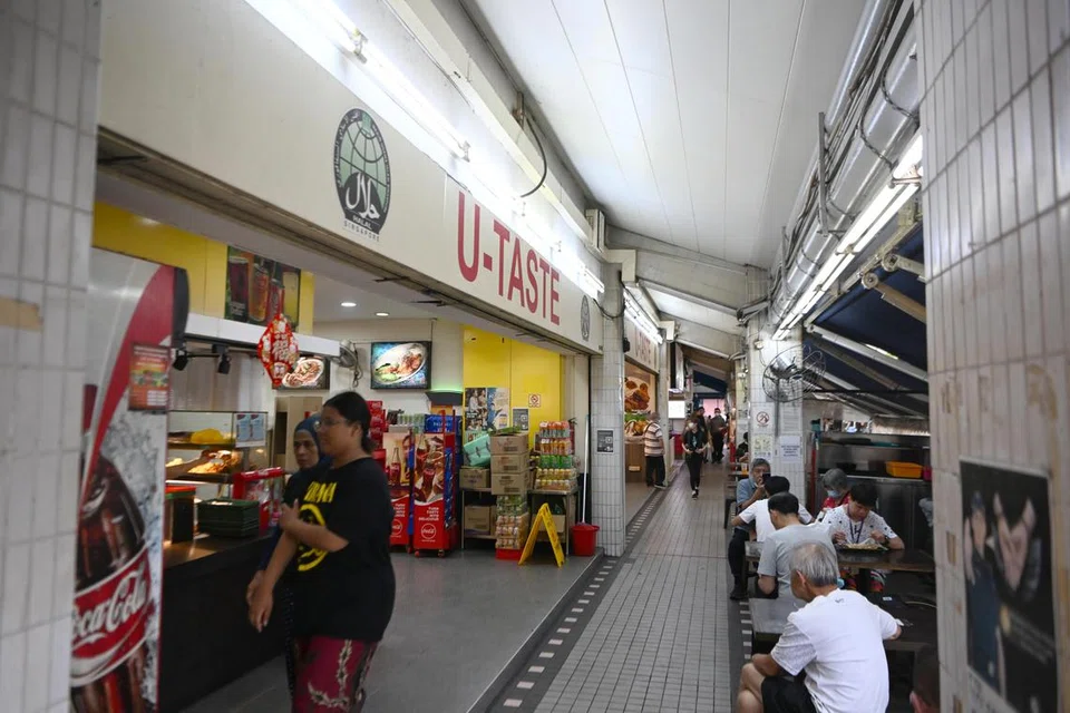 LOKASI KEJADIAN: Kedai makan U-Taste, di mana insiden serangan pisau berlaku pada tengah hari Khamis di blok 513 Tampines Central 1 