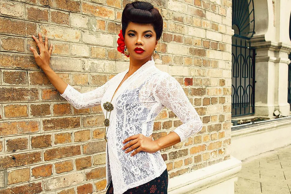 TIDAK MAHU MUZIK MELAYU LAMA HILANG: Ushera menghadiahkan orang Singapura dengan persembahan Pesta Raya, Semalam Di Malaya, bagi membawa mereka menghayati keindahan muzik ciptaan Osman Ahmad dan Ahmad Jaafar yang didendangkan Nona Asiah, Rokiah Wanda dan Sutinah. - Foto ihsan USHERA