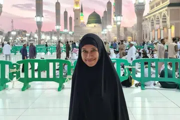 AKAN DIBAWA PULANG: Jenazah Allahyarhamha Nur Aisyah Md Akbar, yang meninggal dunia selepas terjatuh dari tebing tinggi di sebuah taman simpanan di negeri New York, akan dibawa pulang dan tiba di Singapura pada 27 Disember. Gambar ini diambil ketika Allaharyhamha melakukan umrah pada April 2022.