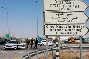 Pegawai polis Israel meronda di kawasan sekitar Lintasan Jambatan Allenby antara Tebing Barat dengan Jordan ekoran kejadian tembakan yang menyaksikan tiga orang awam Israel terbunuh pada 8 September.