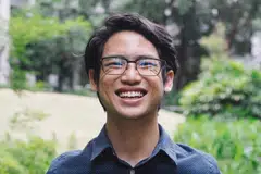 CITA-CITA BANTU MASYARAKAT: Encik Hazeem berharap untuk melanjutkan pengajian di peringkat Sarjana dalam dua lagi program Sarjana Dasar Awam di Oxford Universiti menjelang Oktober tahun depan.- Foto ihsan NUR HAZEEM ABDUL NASSER