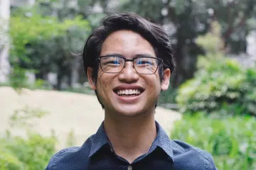 CITA-CITA BANTU MASYARAKAT: Encik Hazeem berharap untuk melanjutkan pengajian di peringkat Sarjana dalam dua lagi program Sarjana Dasar Awam di Oxford Universiti menjelang Oktober tahun depan.- Foto ihsan NUR HAZEEM ABDUL NASSER