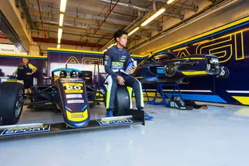 Nooris Gaafor perlu mengimbangi masa antara pengajian universiti dengan sukan lumba kereta.