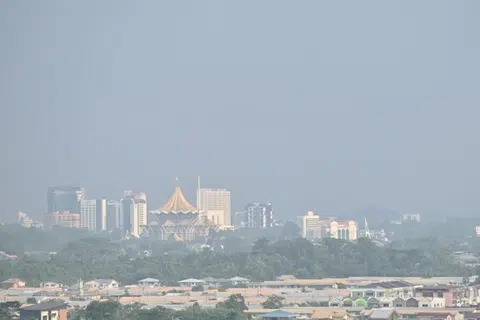 Pemandangan di Sarawak pada 8 September yang terjejas akibat jerebu.