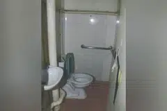 Kanak-kanak itu telah dikurung dalam bilik air dan hanya dapat keluar untuk makan atau bila bilik air perlu digunakan oleh ibu tiri dan bapa mereka.