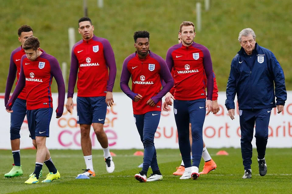 MENGUJI KEUPAYAAN: Roy Hodgson (kanan) berharap pemain yang dipilihnya ke Perancis akan bangkit menunjukkan keupayaan sebenar. - Foto AFP