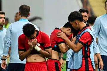 Pemain bawah 22 tahun Singapura tidak dapat menahan kekecewaan selepas tewas 1-3 di tangan Timor-Leste di perlawanan pembukaan Sukan SEA 2025 di Stadium Rajamangala, Thailand pada 6 Disember. 