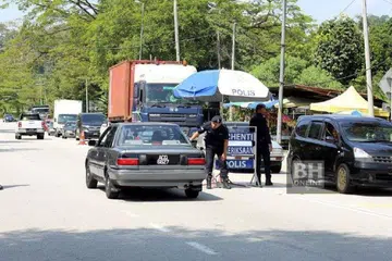 Pihak berkuasa Malaysia giat memburu 130 tahanan pendatang asing tanpa izin (Pati) yang lari dari Depoh Imigresen Sementara Bidor di Tapah, Perak, pada 1 Februari malam.