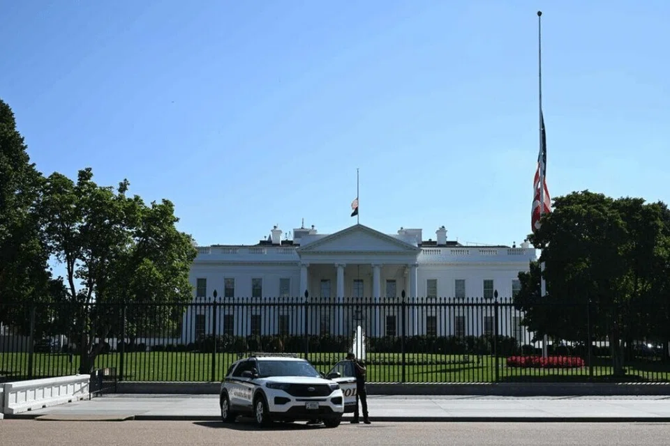 Presiden Amerika Syarikat, Encik Donald Trump dan Perdana Menteri Qatar, Encik Sheikh Mohammed bin Abdulrahman al-Thani ditemani oleh utusan khas Amerika, EncikSteve Witkoff.