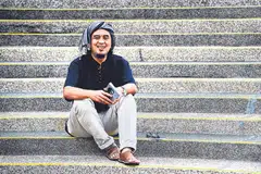 AJAK BERFIKIR: Sasterawan prolifik SIngapura Isa Kamari menyarankan penulis setempat supaya meningkatkan karya menggunakan kaedah ilmiah manakala pembaca perlu lebih bersikap terbuka, galak berfikir dan kritis terhadap karya. -Foto BM oleh ALPHONSUS CHERIN