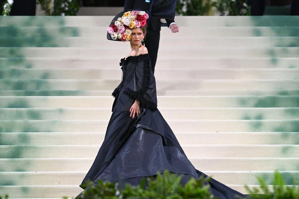 Pelakon dan penyanyi Amerika Syarikat, Zendaya, tiba di Muzium Seni Metropolitan untuk menghadiri acara fesyen termasyhur, Met Gala 2024, pada 6 Mei di New York.
