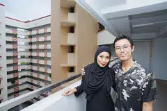 Cik Siti Zuraily Zainal (kiri) bersama anaknya, Aniq Hazim Tahir (kanan), yang menghidapi autisme sejak kecil. 