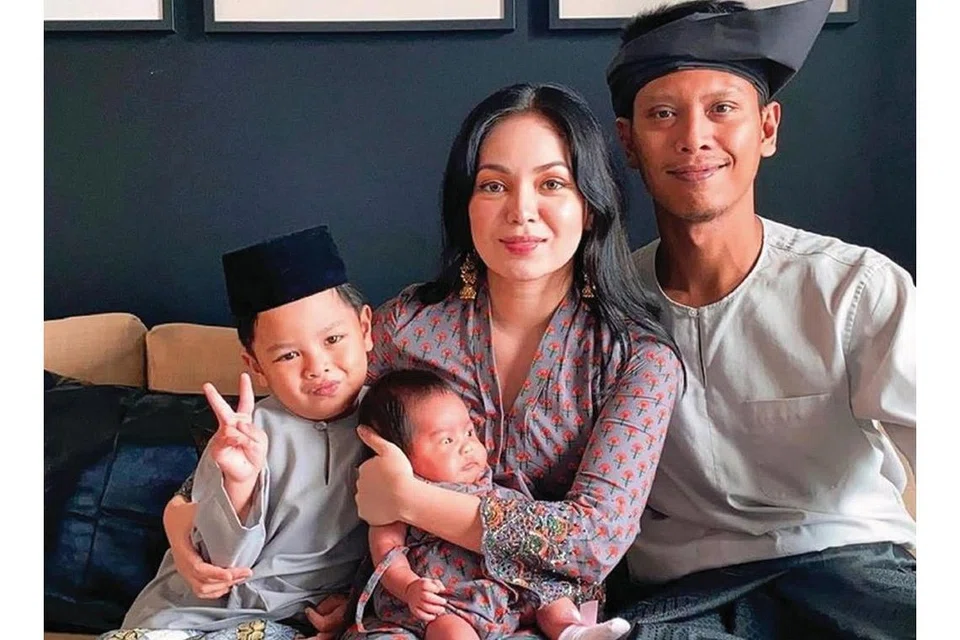 MASIH BERBAIK: Nad Zainal berkata dirinya masih berkawan baik dengan bekas suami, Muhammad Faliq, demi anak-anak mereka, Fahad Ibrahim dan Budi Kalsom. - Foto INSTAGRAM NAD ZAINAL