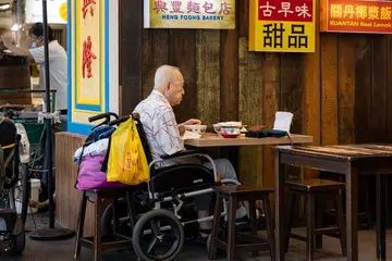 yayasan fairprice, warga emas, tan tock seng hospital, pemakanan sihat