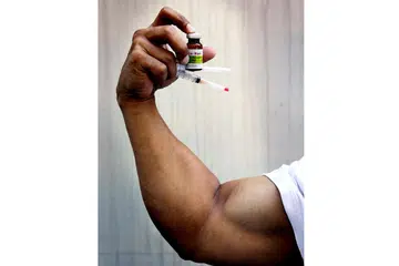 TIMBULKAN MASALAH: Penggunaan steroid dan suplemen berlebihan dikatakan menjadi penyebab beberapa jenis masalah sendi. - Foto fail