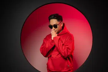 Penyanyi Singapura, Haqim Mokhtar, kembali dalam bidang nyanyian menerusi pertandingan ‘Kaki Nyanyi’ selepas lima tahun tidak mengeluarkan lagu baru. 
