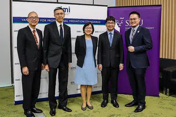 MEMORANDUM PERSEFAHAMAN: (Dari kiri) Pengerusi SIMI Profesor Joel Lee; Pensyarah Kanan Program Undang-Undang Encik Alvin Cheng; Penolong Profesor Dorcas Quek Anderson; Dekan, Sekolah Undang-Undang SMU, Profesor Goh Yihan; CEO SIMI, Encik Marcus Lim - Foto SIMI
