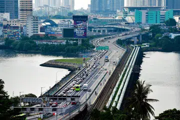 Pemandu boleh menjangka masa menunggu tambahan sehingga 3 jam pada waktu sibuk semasa hujung minggu dan cuti sekolah. 