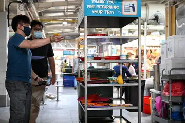 PULANGKAN PINGGAN MANGKUK: Peraturan memulangkan pinggan mangkuk di pusat penjaja, kedai kopi dan pusat makanan berkuat kuasa pada 1 Jun.