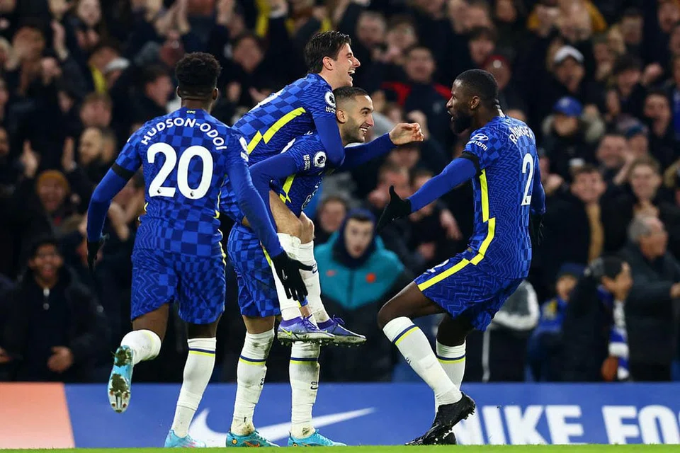 SAMA KUAT SAMA HANDAL: Liverpool akan beradu kuat dengan Chelsea (atas) dalam final. Siapa bakal juara? - Foto REUTERS