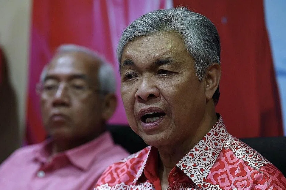 TIDAK MENGAKU SALAH: Datuk Seri Dr Ahmad Zahid Hamidi memohon dibicarakan sebaik pertuduhan terhadapnya dibacakan di mahkamah semalam.