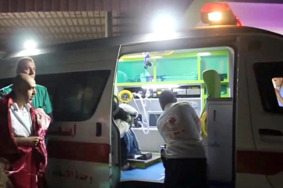 PINDAH RAWATAN: Pesakit dari Hospital Indonesia tiba di Hospital di Khan Younis, Gaza, pada 22 November.