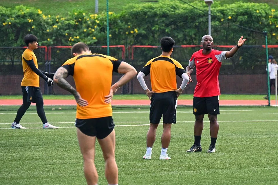 Robert Eziakor, Hougang