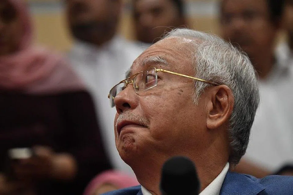 LETAK JAWATAN: Datuk Seri Najib Razak umum letak jawatan sebagai Presiden Umno dan Pengerusi Barisan Nasional serta-merta, dalam satu sidang media.