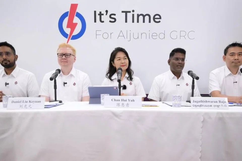 Dr Faisal Abdul Aziz, Encik Daniel Liu, Cik Chan Hui Yuh, Encik Jagathishwaran Rajo, Dr Adrian Ang