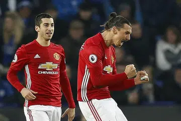 WAJAH GEMBIRA: Penyerang United, Zlatan Ibrahimovic (kanan), meraikan golnya yang dirintis rakan sepasukan yang turut menyumbangkan gol pembukaan pasukan, Henrikh Mkhitaryan (kiri). - Foto REUTERS