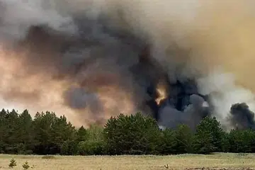 KEBAKARAN HUTAN: Lebih 1,000 orang dipindahkan dari kawasan dekat kebakaran hutan yang berlaku di Kazakhstan yang memusnahkan sekitar 60,000 hektar kawasan. 