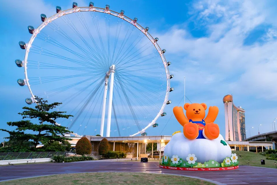 wiggle wiggle, singapore flyer, kapsul unik