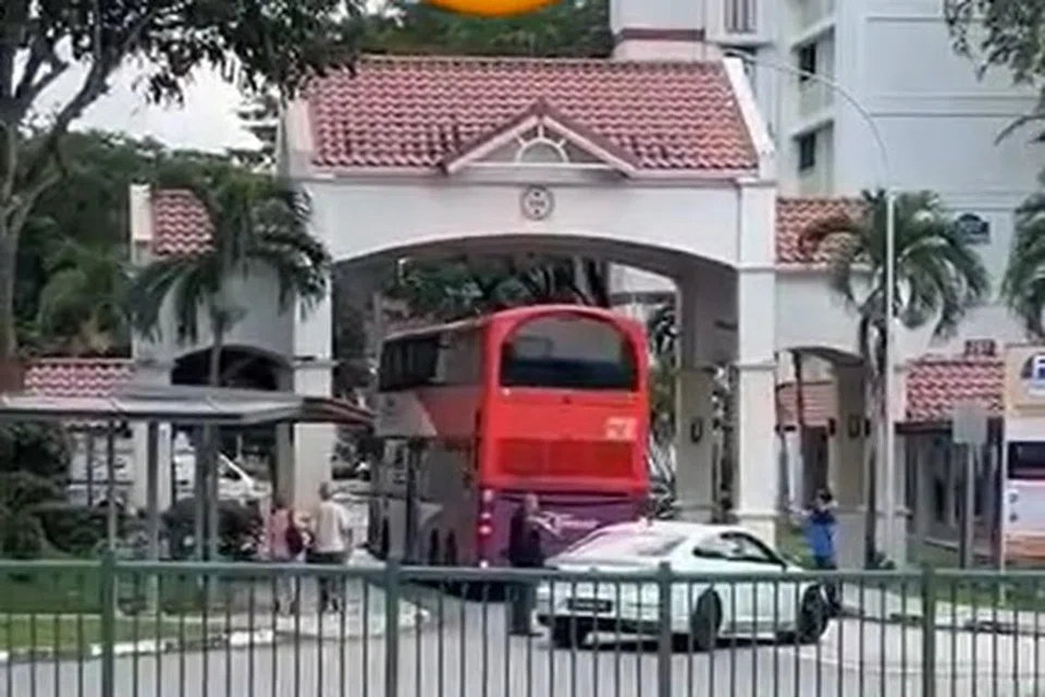 TERSALAH JALAN: Sebuah bas dua tingkat kelihatan terkandas di laluan masuk ke estet perumahan di Bedok North pada 22 Januari.
