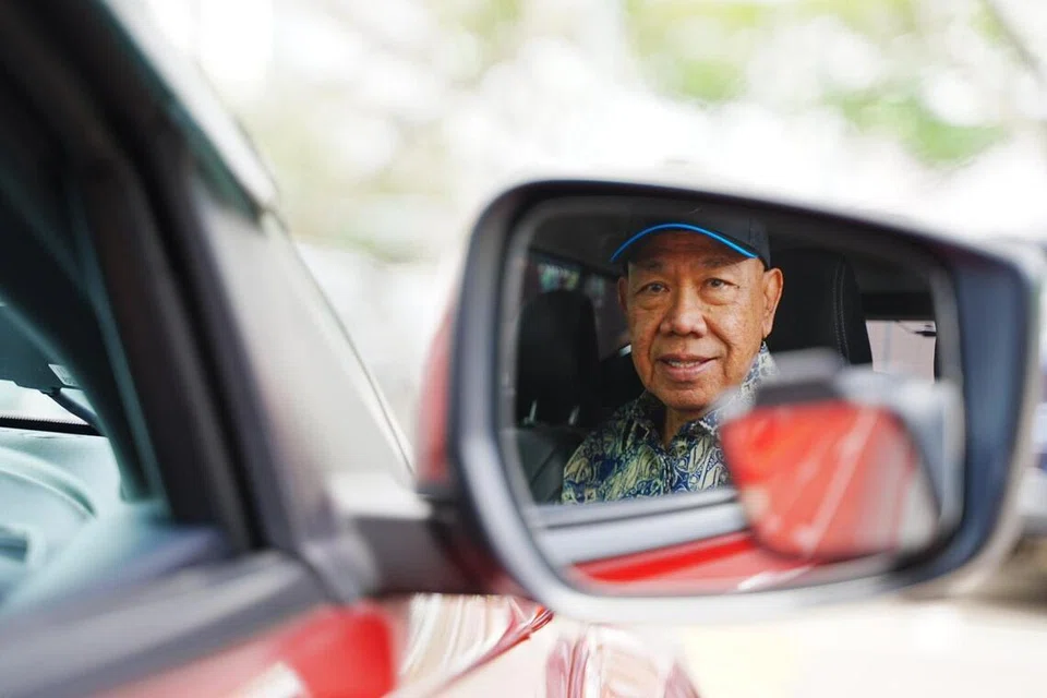 Encik Zaini mengimbau kembali peristiwa membimbing seorang pelajar yang tanpa disedari memandu melawan arus, serta seorang pelajar yang tidak berputus asa mengambil masa sehingga 20 tahun untuk lulus Ujian Teori Asas (BTT) kerana lemah membaca.