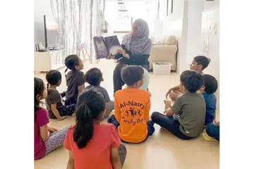 BUDAYA MEMBACA: Cik Nor Jannah beri kesedaran tentang kepentingan budaya membaca yang perlu dimulakan pada peringkat awal kanak-kanak. - Foto-foto TLOC