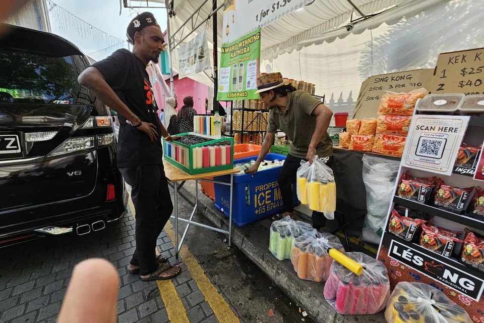Bazar Gemilang Kampong Gelam masih lagi dikunjungi pada hari terakhir ia dibuka.