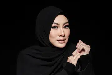 Abby Abadi sedih dan marah bekas suaminya, Norman Hakim, mampu beli kereta Lamborghini, tetapi membiarkan anaknya membeli kereta secara hutang.