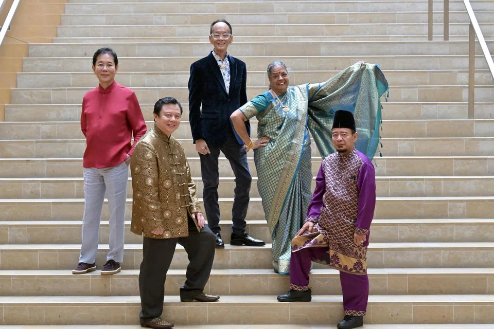 Anugerah Peneraju Warisan Budaya Tidak Ketara 2024 dimenangi lima penerima yang diiktiraf kerana mempromosi dan menyebarkan amalan mereka serta bagi sumbangan cemerlang dalam bidang masing-masing. Mereka ialah (dari kiri) Encik George Quek; Encik Kenry Peh; Encik Thomis Kwan, Cik Vijayalakshmi Mohan dan Encik Yaziz Hassan.