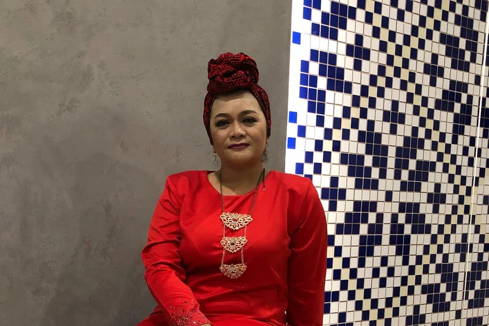 Nana Karia gembira dapat rakam lagu duet bersama idolanya, Azharina Azhar, juara ‘Gegar Vaganza’ (Musim Ketiga). Lagu ‘Biar Gambar Bicara’ dijadualkan keluar akhir 2024.