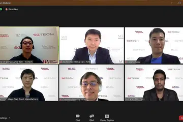 PANELIS: (Dari kiri, atas) Moderator dan Naib Ketua Pertama, SGTech, Encik Andy Sim; Encik Chee Hong Tat; Ketua Pegawai Eksekutif dan pengasas bersama, Eezee.sg; (kiri, bawah) Cik Dorothy Nah, Pengurus Besar Hiap Giap Food Manufacture; Encik Peter Ong, pengerusi ESG dan Encik Vikraman Ilango, pengasas dan Ketua Pegawai Eksekutif SELLinALL, sewaktu sesi perbincangan webinar semalam. - Foto IMDA