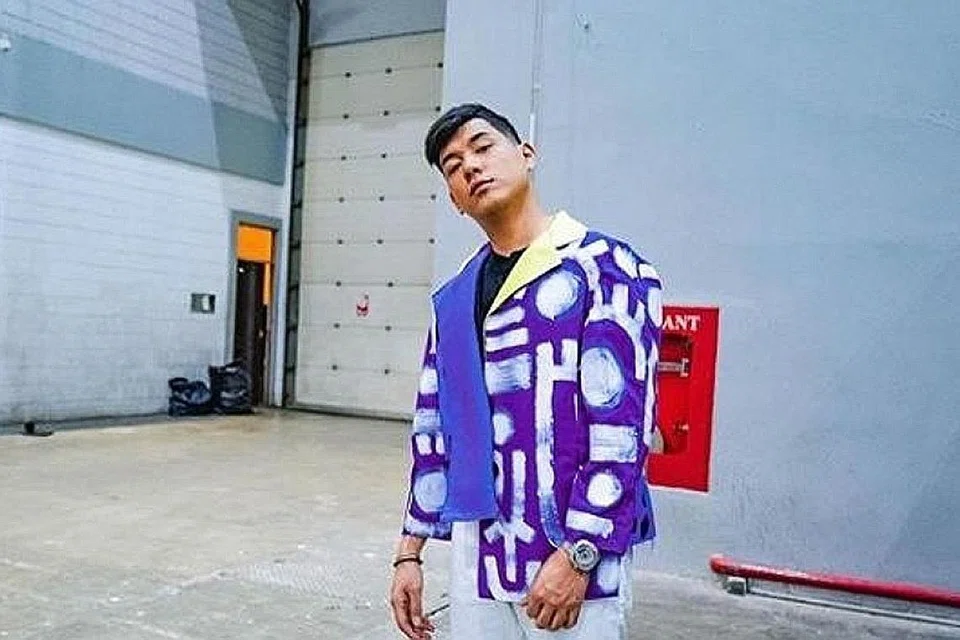 JAZ: Dikenali peminat di Indonesia melalui single berjudul Dari Mata yang berjaya di pasaran. Beliau berasal dari Brunei Darussalam.