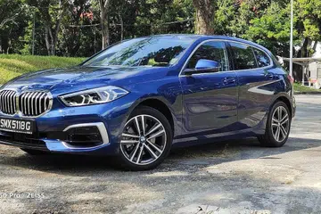 BMW 116 LUXURY: Saiznya kecil namun kereta ini padat dengan pelbagai peralatan teknologi dan hiasan sampingan yang membuatnya indah mata memandang dan mudah dipandu. - Foto-foto BH oleh ADLI YASHIR KUCHIT