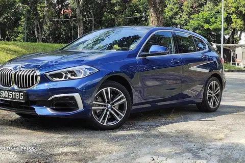 BMW 116 LUXURY: Saiznya kecil namun kereta ini padat dengan pelbagai peralatan teknologi dan hiasan sampingan yang membuatnya indah mata memandang dan mudah dipandu. - Foto-foto BH oleh ADLI YASHIR KUCHIT