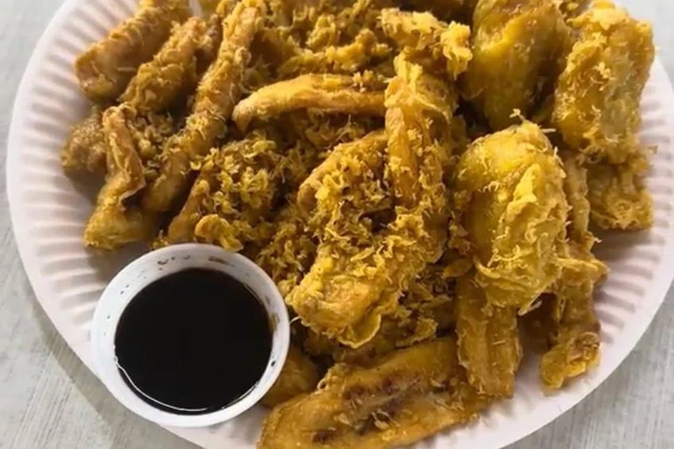 LAZAT: Pisang Goreng Salai yang dihidangkan dengan sambal kicap