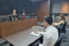 CARI HURAIAN: Pusat Huraian Pertikaian Industri Kewangan (FIDReC) membantu pengguna mencari huraian menerusi proses pengantaraan dan adjudikasi bagi mengatasi pertikaian yang berlaku dengan institusi kewangan. Foto menunjukkan proses adjudikasi yang dijalankan FIDReC. - Foto hiasan oleh FIDReC